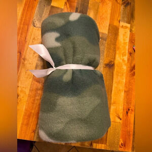 LAP BLANKET CAMOUFLAGE CAMO NWOT, New without tags.
